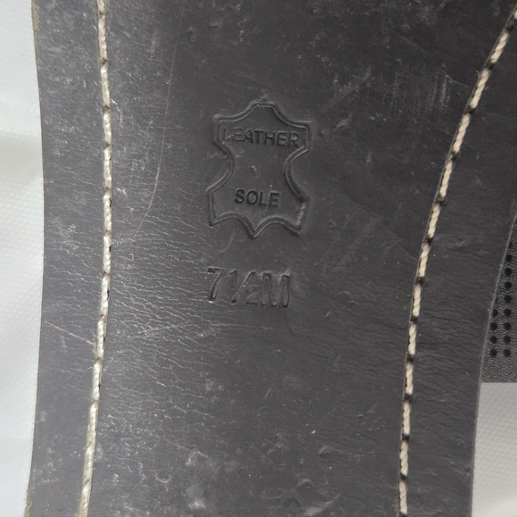 Tory Burch Sandals. - Picture 3 of 10